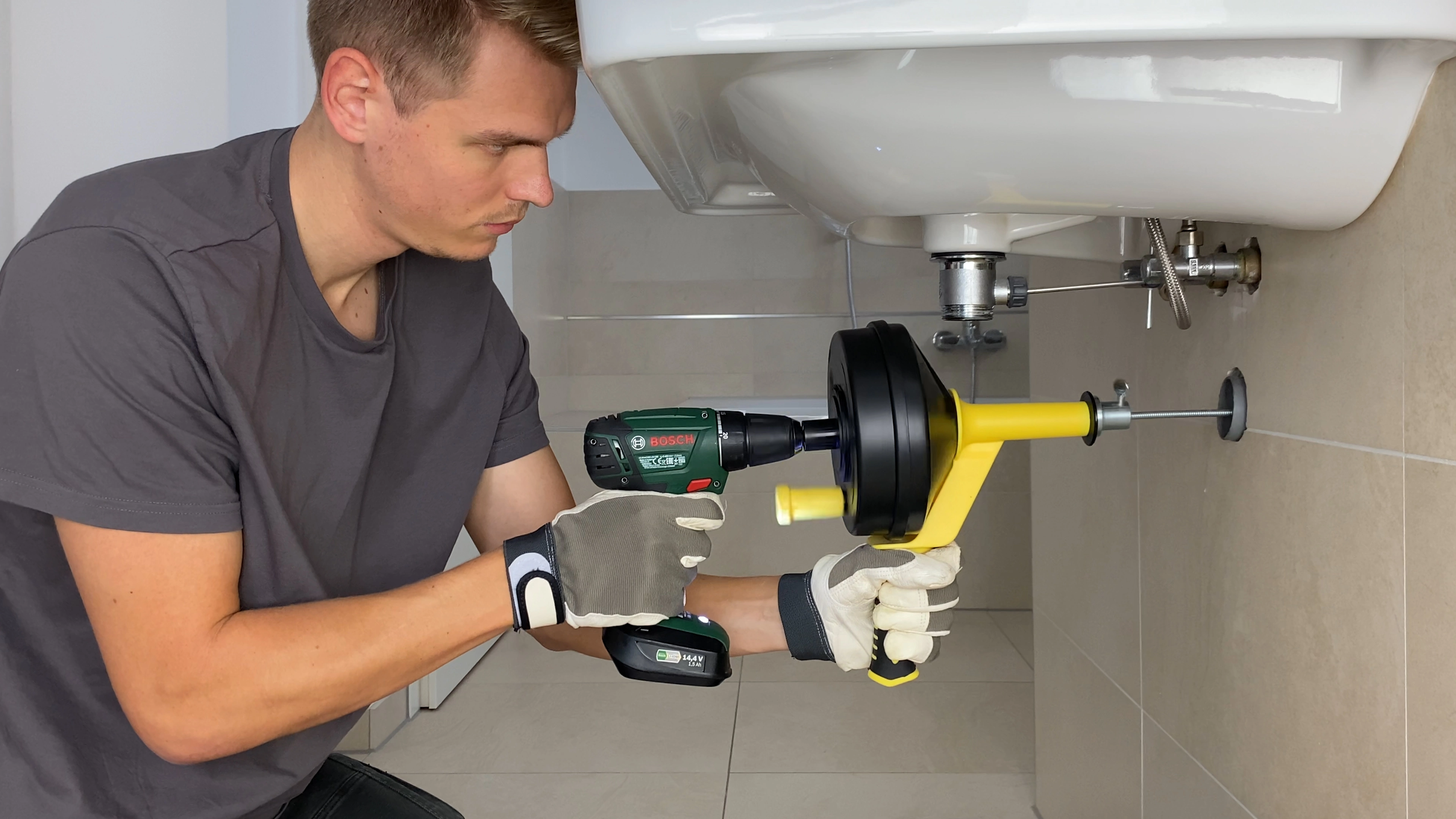 Rohrreinigungsspirale Anwendung 2026 | Schritt-für-Schritt Anleitung