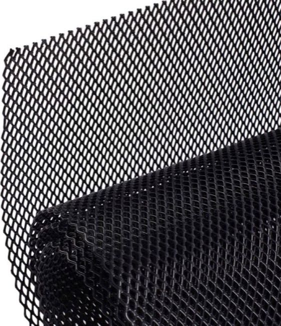Streckmetall Produktbild – AggAuto Renngitter 100×33 cm, Alu schwarz, Raute 3×6 mm