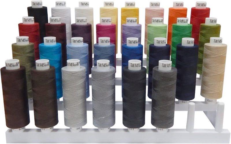 Nähmit - Gütermann Allesnäher Nähgarn Toldi 500 m Spule 100% Polyester (42-30er Set + Garnständer)